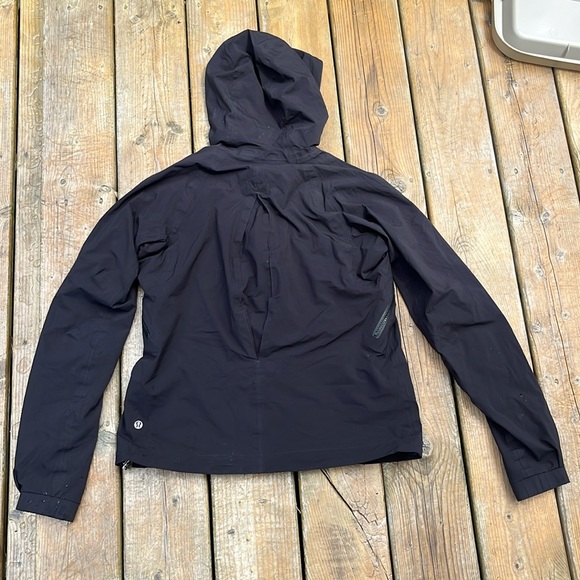 Lululemon women’s windbreaker size 2 - Picture 3 of 5